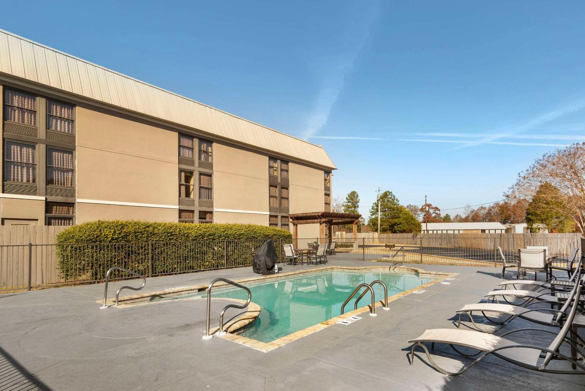 Quality Inn Valley - West Point Exterior photo