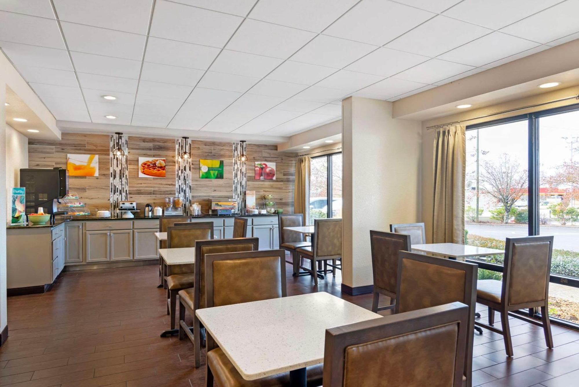 Quality Inn Valley - West Point Exterior photo